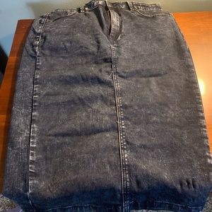 Stretchy denim pencil skirt